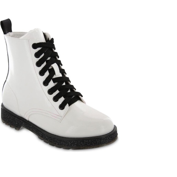 MIA Other - Mia Giuletta Glitter White Patent Leather Boots Size 1 Girls